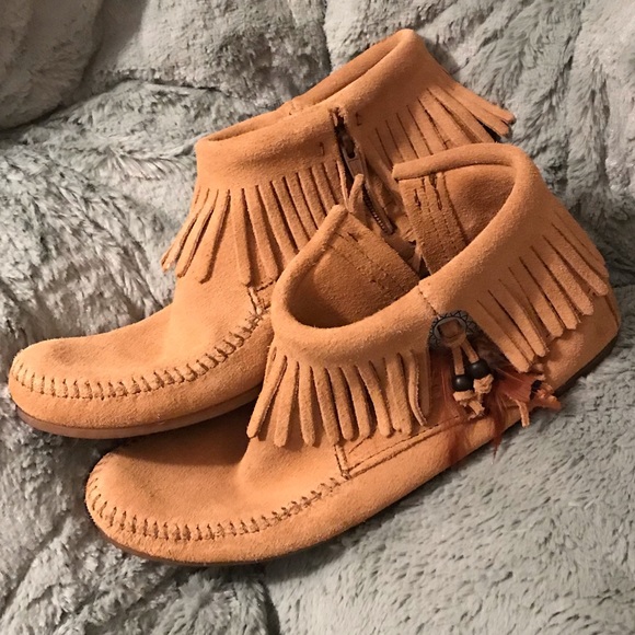 Minnetonka Shoes - MINNETONKA: Leather boots